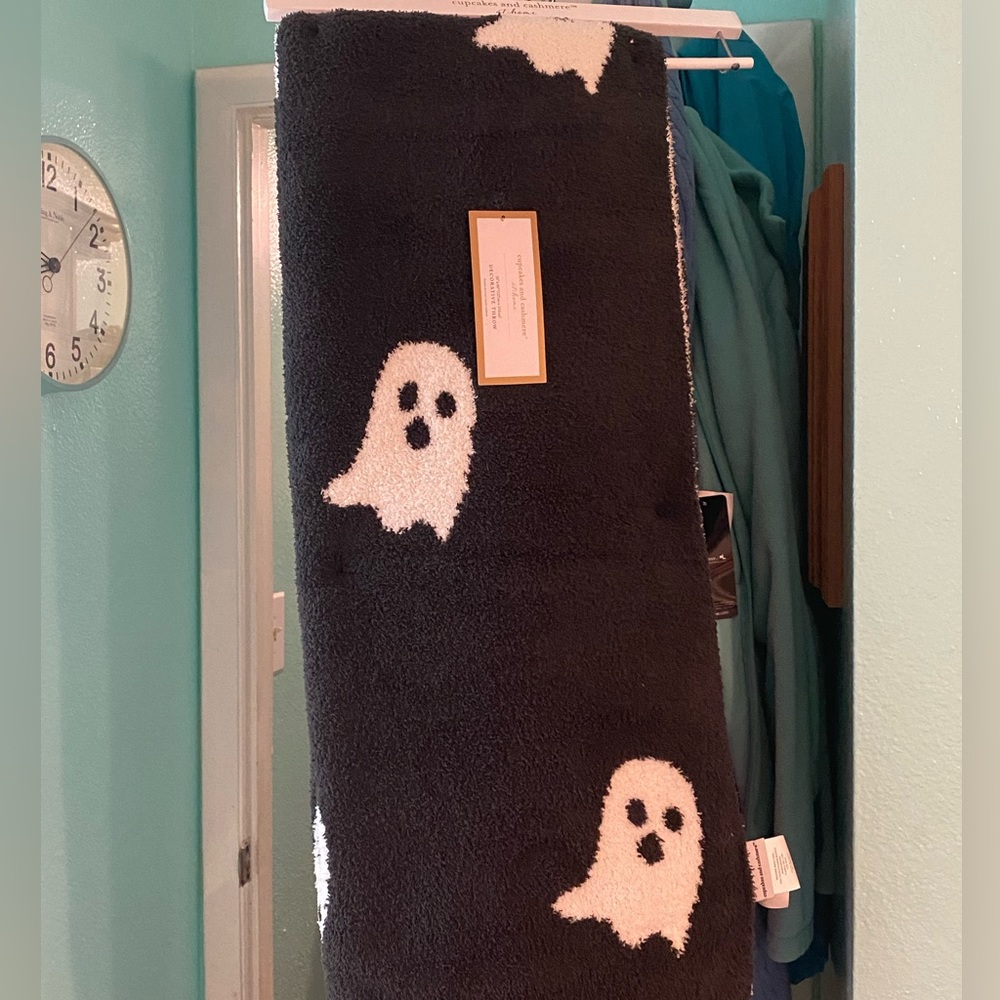 TIKTOK GHOST BLANKET